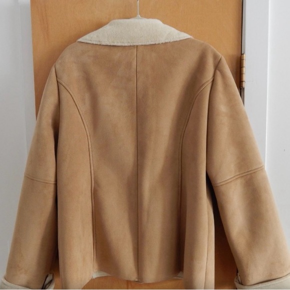 Faux Shearling Jacket Feels Light and Warm EUC - Picture 3 of 6
